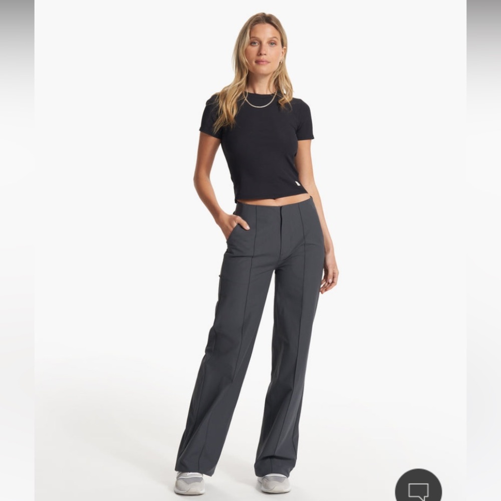 NWT Vuori Womens Meta Wideleg VersaLife™ Pant in charcoal Small Short. Sold out